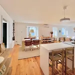 Whome Exclusive In A Prime Location With River View Apartment *