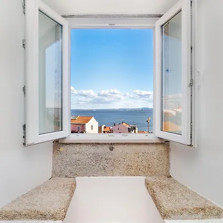 Whome Exclusive In A Prime Location With River View Apartment *