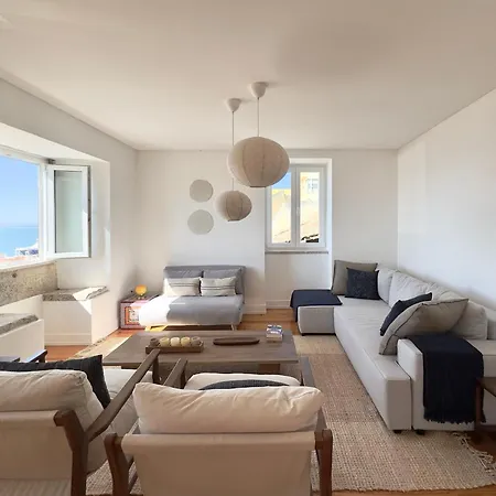 Whome Exclusive In A Prime Location With River View Апартаменти